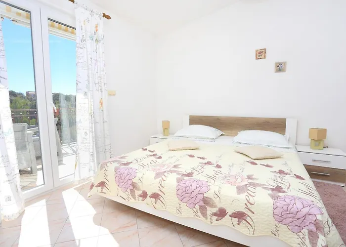 Family-friendly With Swimming Pool Razanj, - 17867 Daire